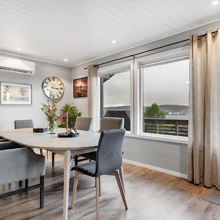 The Polar House - Free Parking *